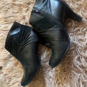Adorable Leather  and  Suede Swirl booties
